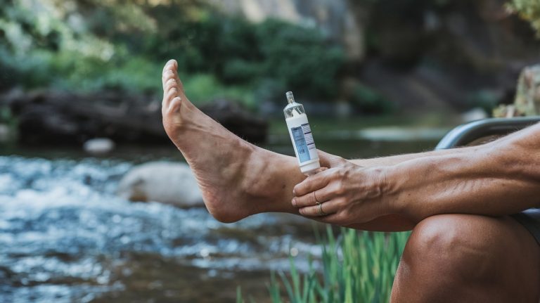 Ampoule au pied : causes, soins et prévention